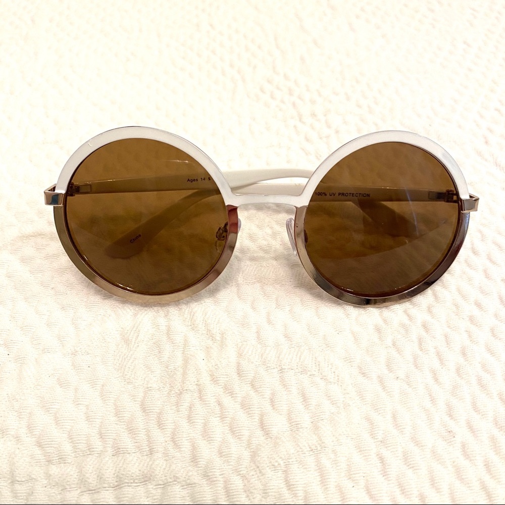 Round retro sunglasses